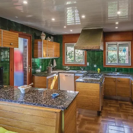 Five-bedroom Holiday In