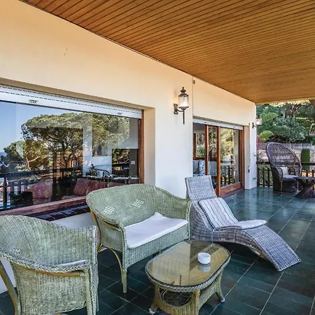Five-bedroom Holiday In *