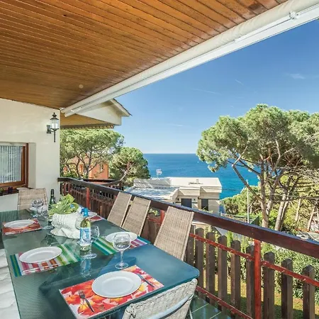 Five-bedroom Holiday In