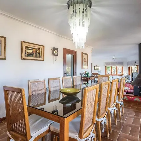 Hébergement de vacances Five-bedroom Holiday In *