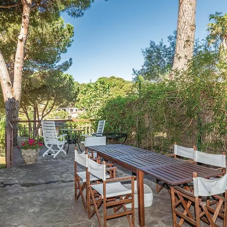 Five-bedroom Holiday In Lloret de Mar