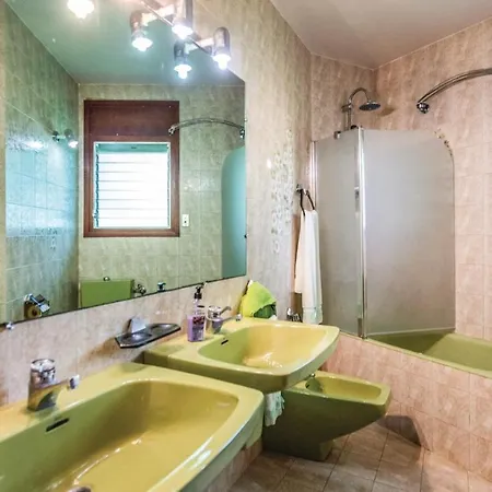 Five-bedroom Holiday In