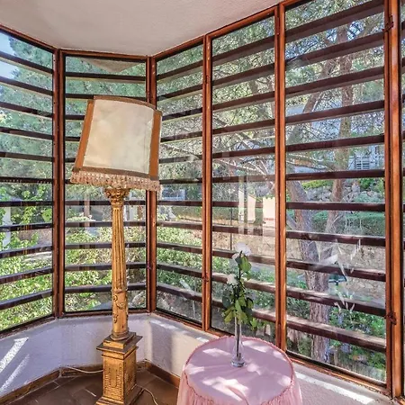 Five-bedroom Holiday In