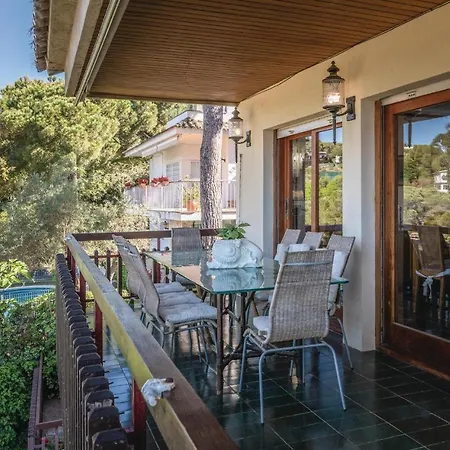 Five-bedroom Holiday In *